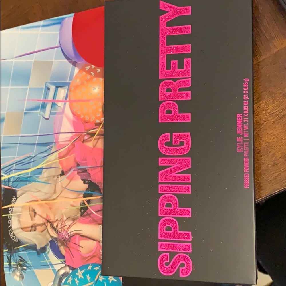 Brand new Kylie sipping pretty palette